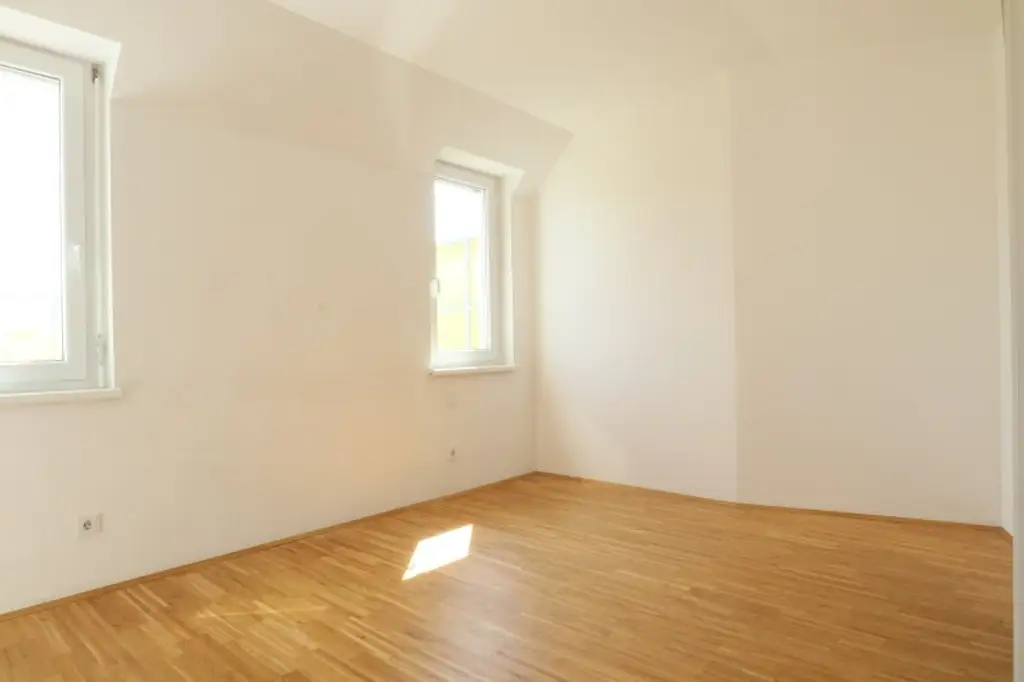 Charmante 2-Zimmer Dachgeschosswohnung bei Wilhelminenbergstraße - ab Dezember!