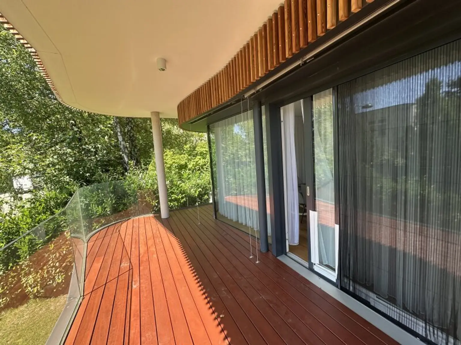 LUXUS GARTENWOHNUNG mit 300 m² Privatgarten im 1190 Wien + Pool und Gym