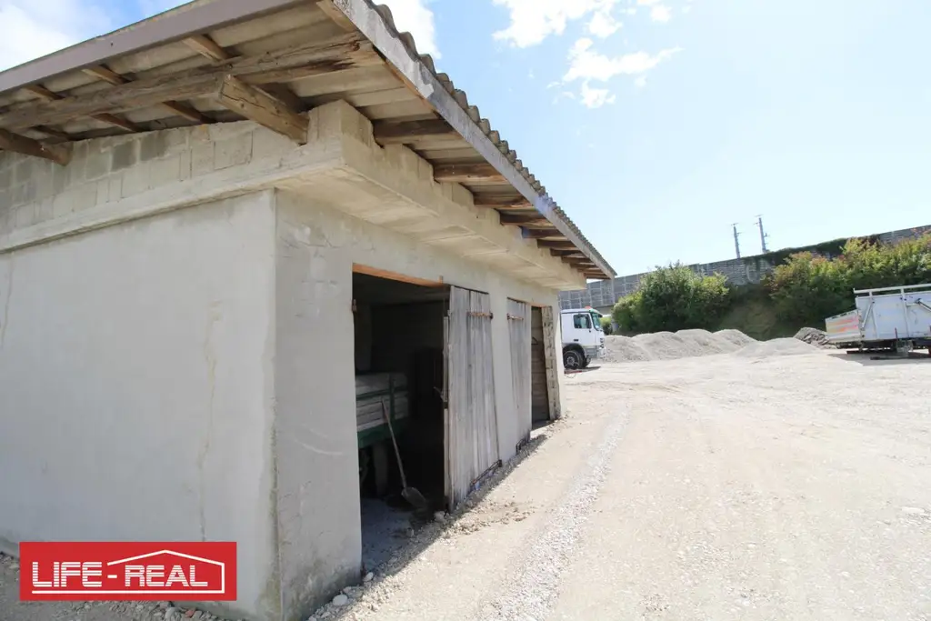Außenlagerfläche mit Garage im Ennshafen!