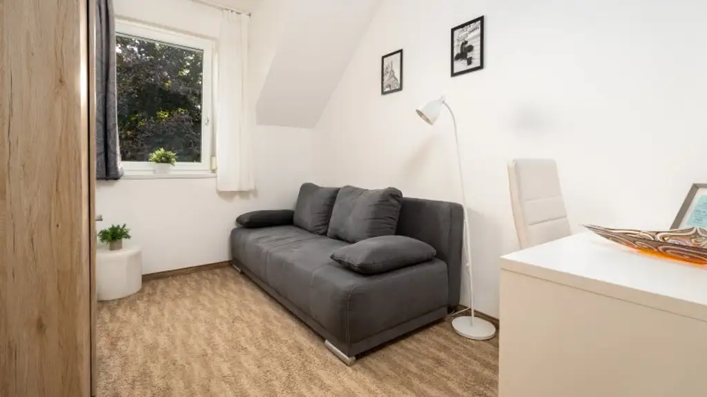 ! "take your bags and move in" ! 4,5 Zimmer, Terrasse, Garage & Pool! Grünruhelage!