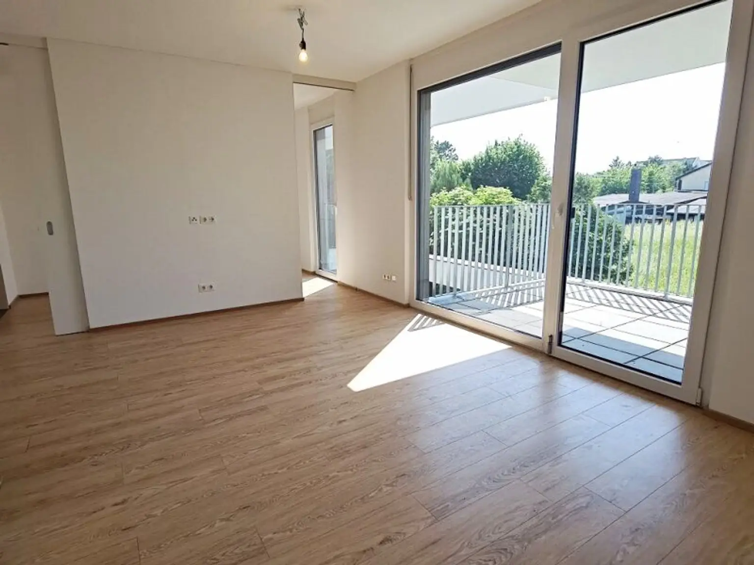 NEUBAU-RENDITEOBJEKT IM GRÜNEN, freier Mietzins, 10 Wohneinheiten mit Freiflächen, 5 Stellplätze, 748 m2 Grundstück, Aspern, U2-Nähe