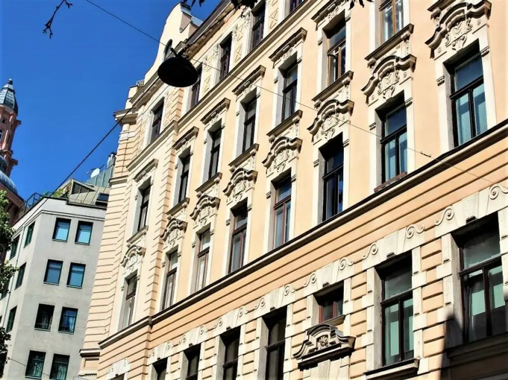 NASCHMARKT-NÄHE, FERNBLICK, 55 m2 Dachgeschoss mit Terrasse, Wohnküche, 1 Zimmer, Galerie, Wannenbad, Parketten, Eggerthgasse