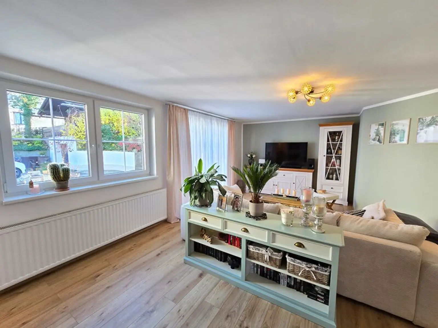 *** TOP SANIERTES HAUS IN ZENTRUMS-LAGE *** KACHELÖFEN *** TERRASSEN *** uvm....