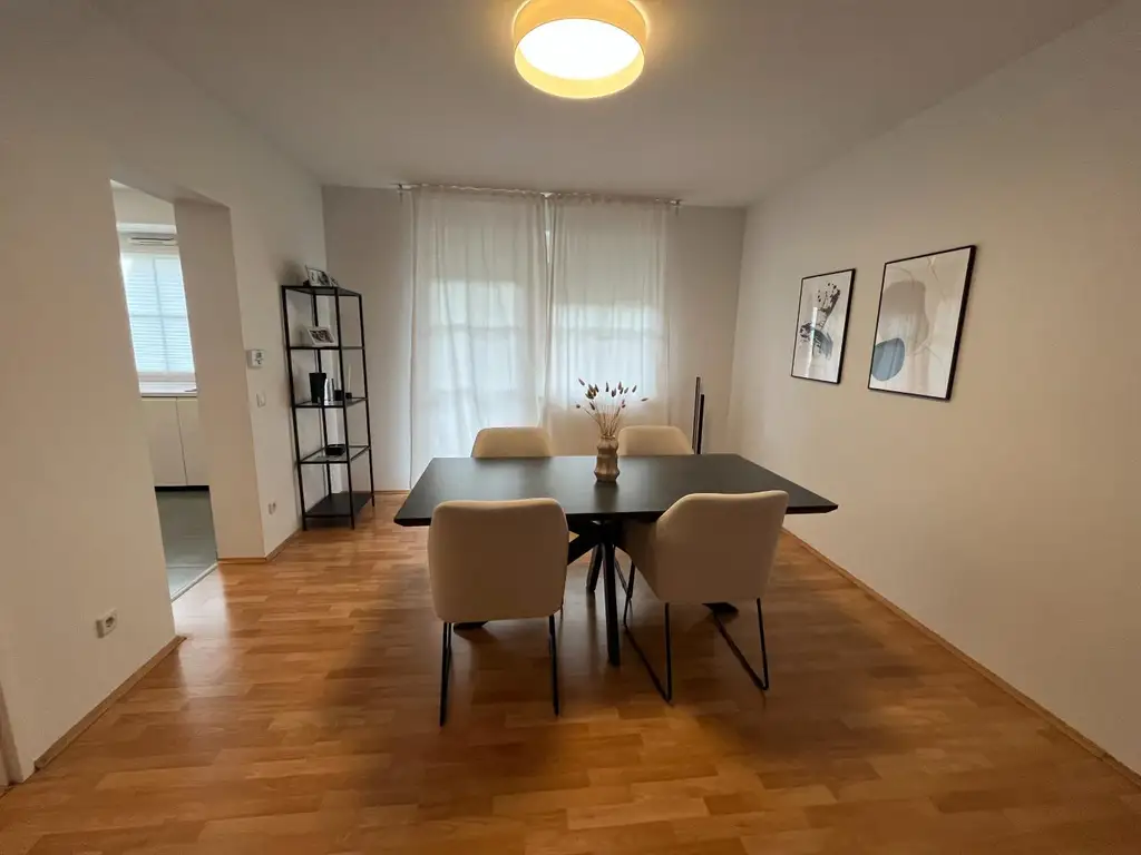 Moderne, gemütliche Wohnung mit Loggia und Tiefgaragenplatz