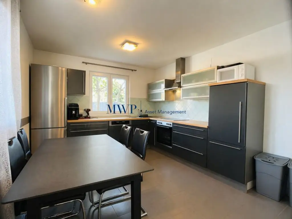 Freistehendes Einfamilienhaus mit 6-Zimmern plus Keller in Esslinger Ruhelage – diskret gelegen auf Eigengrund