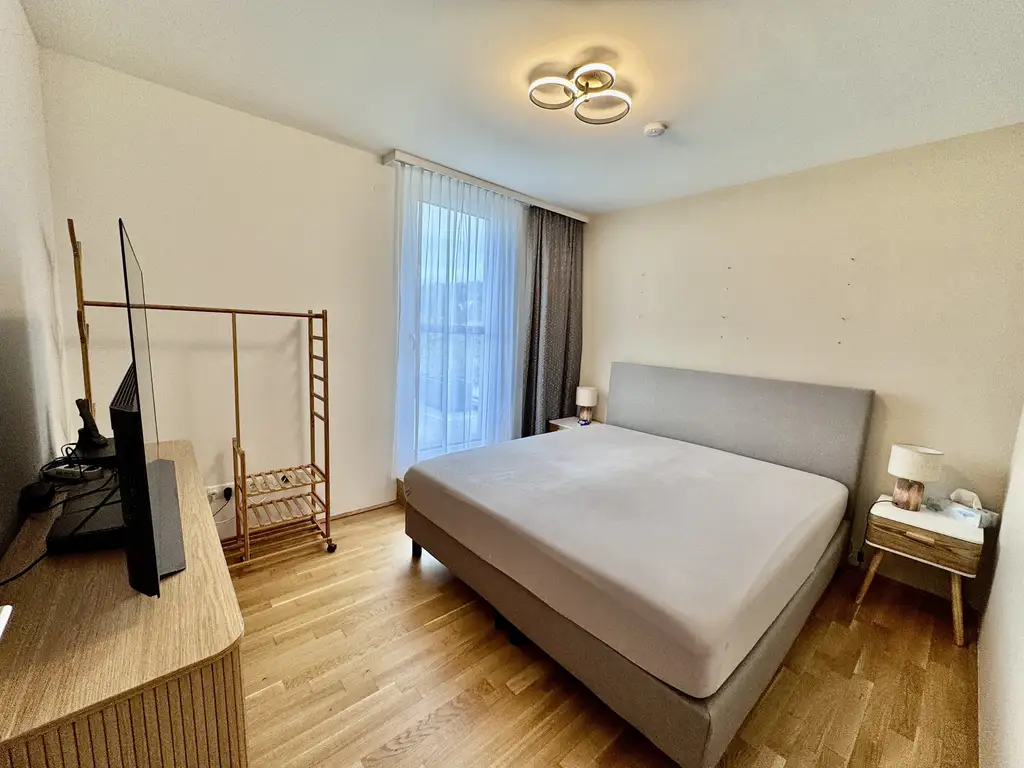 MODERNE DACHTERRASSENWOHNUNG MIT BLICK AUF DEN BISAMBERG