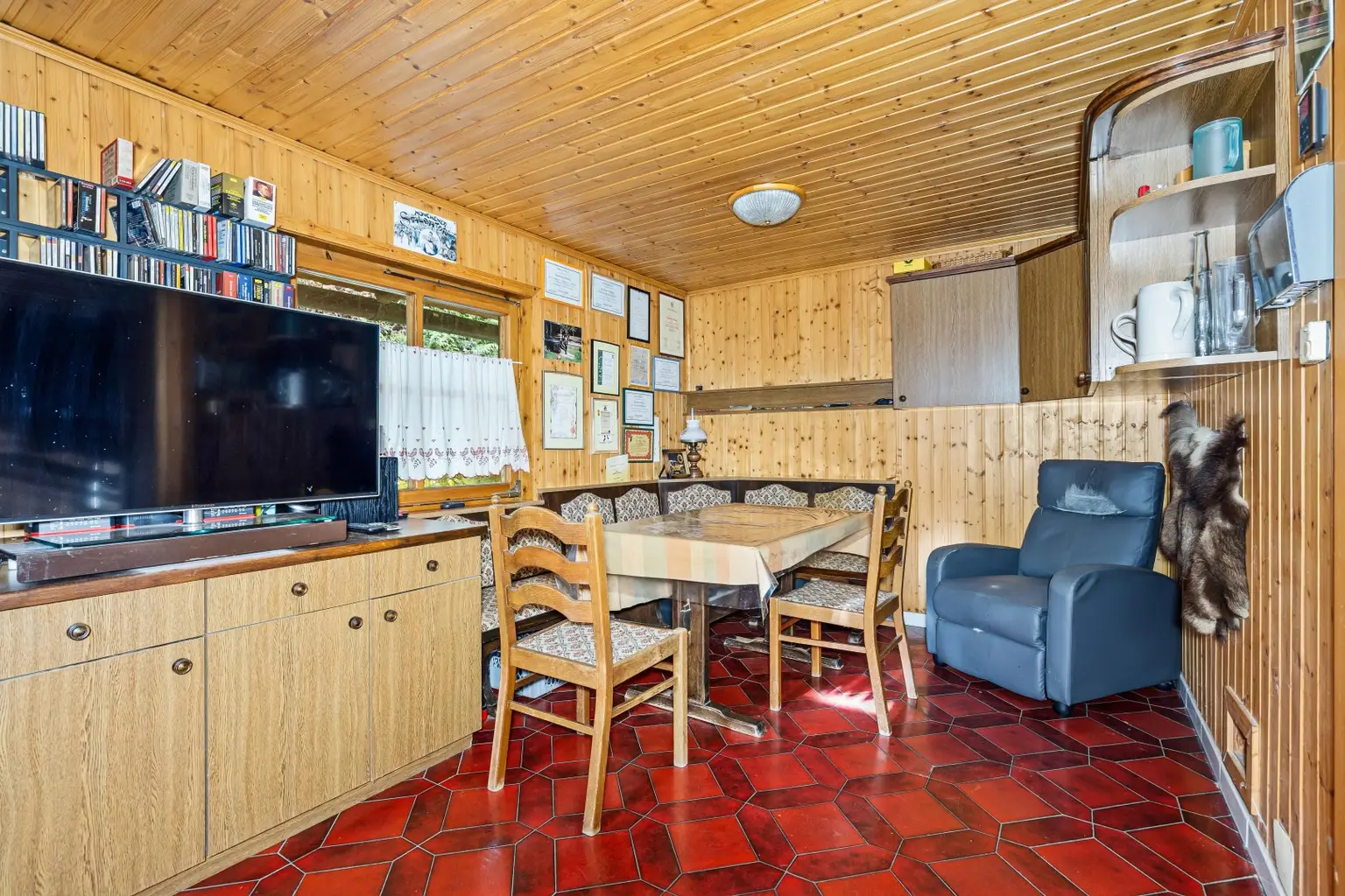 "Lage, Lage, La(n)genzersdorf! - Haus mit Pool auf Eigengrund"