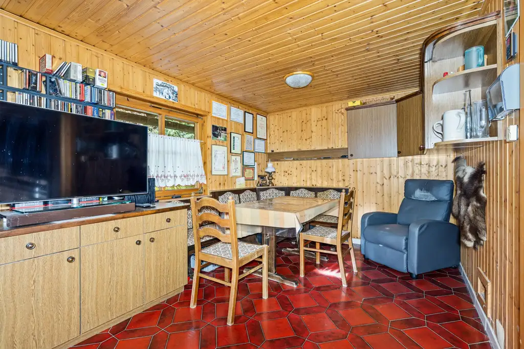 "Lage, Lage, La(n)genzersdorf! - Haus mit Pool auf Eigengrund"