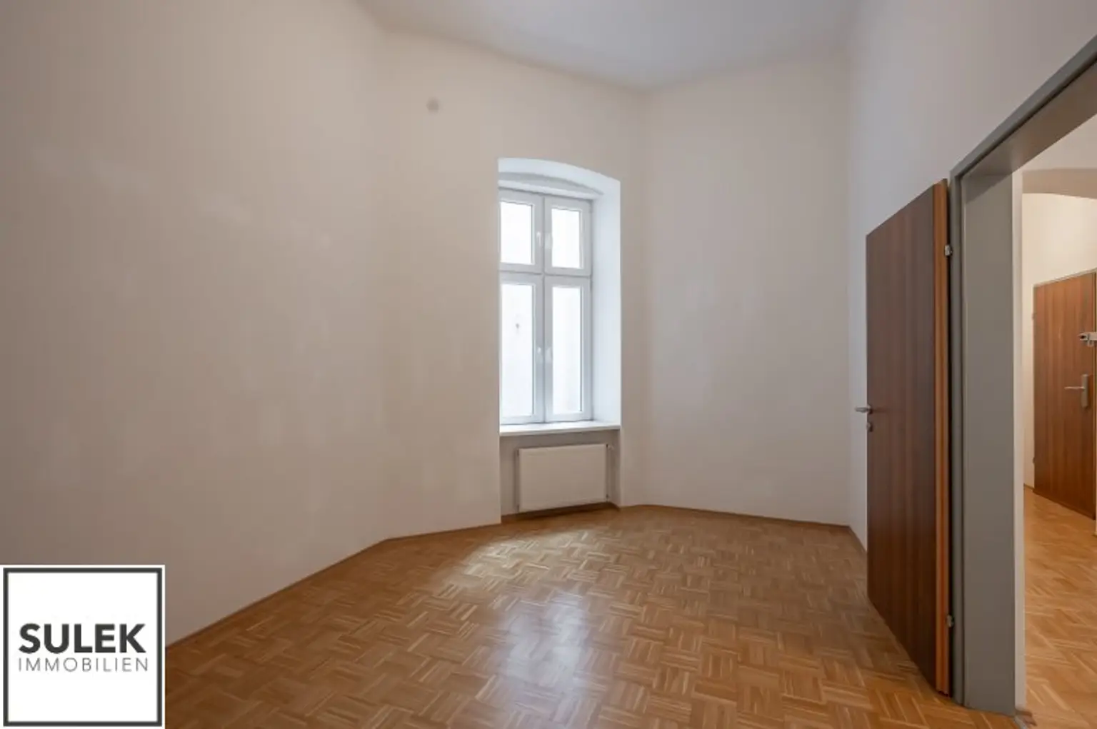 Wohnen direkt bei der Votivkirche: großzügige 2-Zi.-Wohnung (getrennt begehbare Zimmer + Küche)
