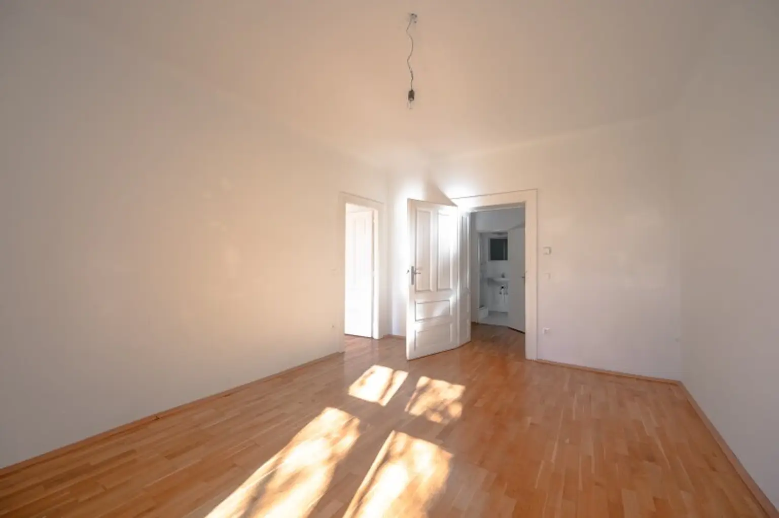 ++Fasangarten++ Altbau mit Potenzial – 2 Zimmer zum Sanieren