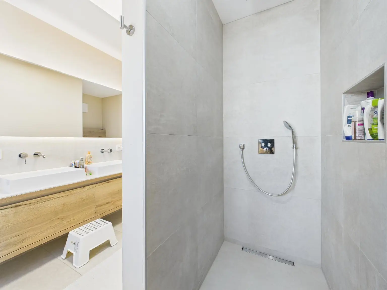 Exklusives Neubauhaus in Marchtrenk – stilvolles Wohnen mit modernster Technik & traumhaftem Garten samt Wellnessbereich