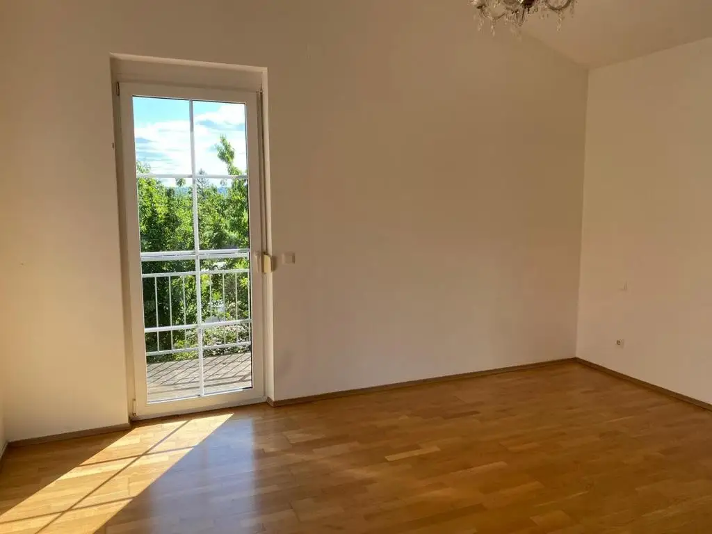 SOFORTBEZUG ,DREIZIMMERWOHNUNG MIT BALKON..! ! !