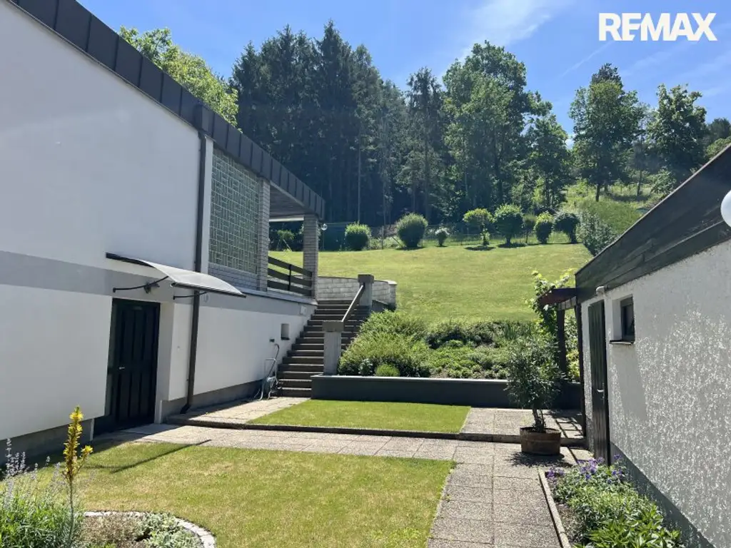 Burgblick! Charmantes Einfamilienhaus mit Garten, Terrasse und Wellnessbereich in Forchtenstein!
