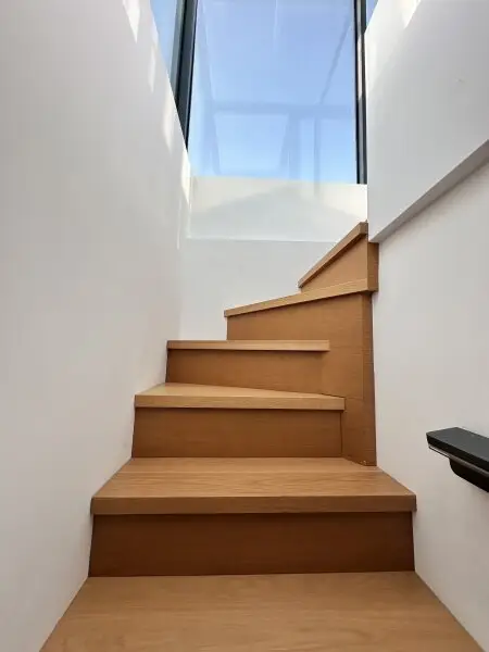 MÖBLIERTE WOHNUNG MIT DACHTERRASSE - MODERNSTE AUSSTATTUNG