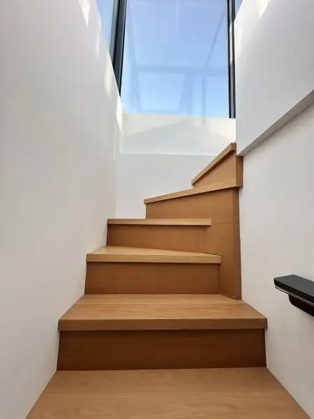 MÖBLIERTE WOHNUNG MIT DACHTERRASSE - MODERNSTE AUSSTATTUNG