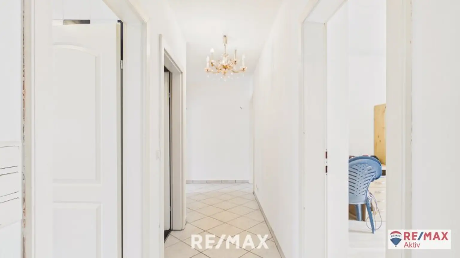 Einzugsbereites Haus mit großer Garage und großem Grundstück