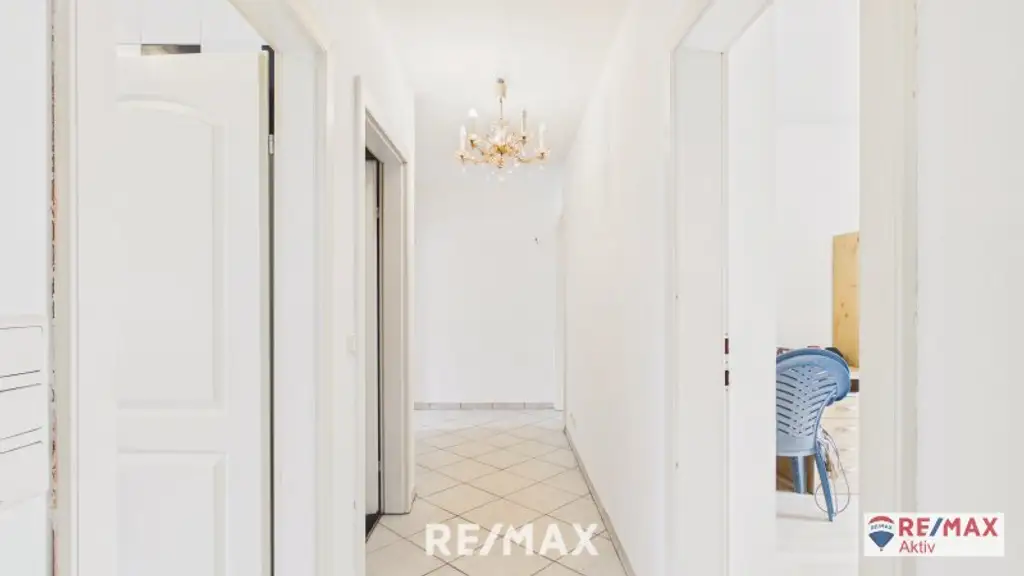 Einzugsbereites Haus mit großer Garage und großem Grundstück