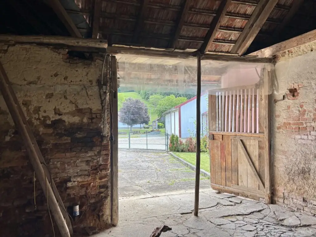 ** GARTENTAGE ** ren.bed. Landhaus mit bezauberndem Grundstück !! Ca. 7.200m 2 Wald inklusive !!