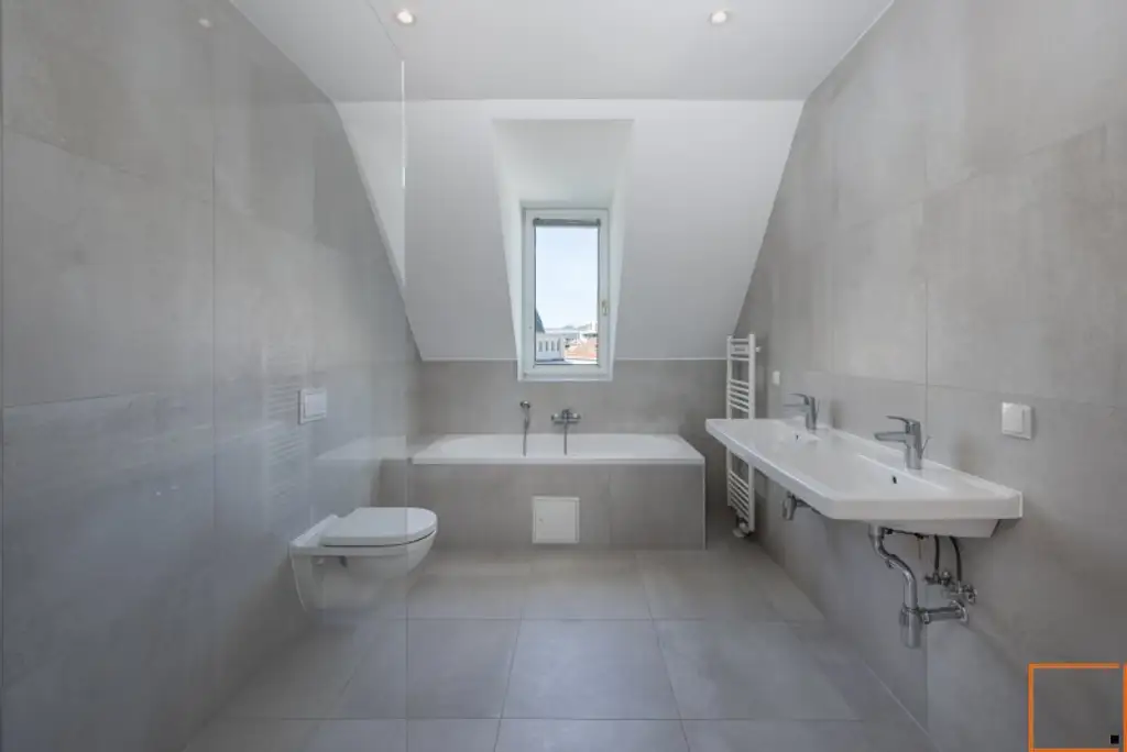 Dachgeschoßwohnung mit eingeschnittener Terrasse, vier Schlafzimmern und schönem Fernblick