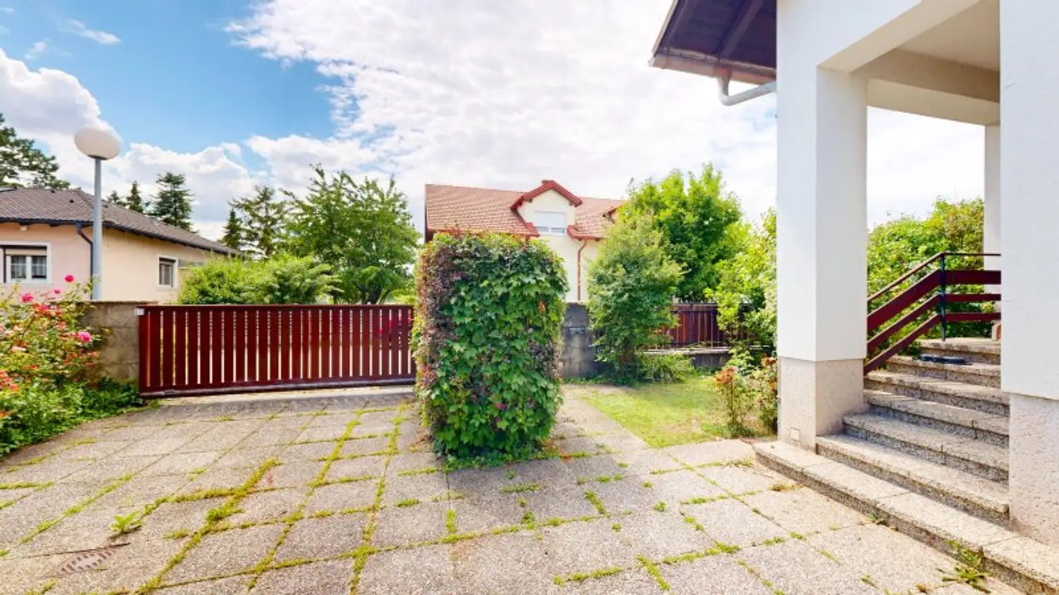 Bemerkenswertes Einfamilienhaus mit viel Entwicklungsmöglichkeit | Pool | Sauna | großer Garten