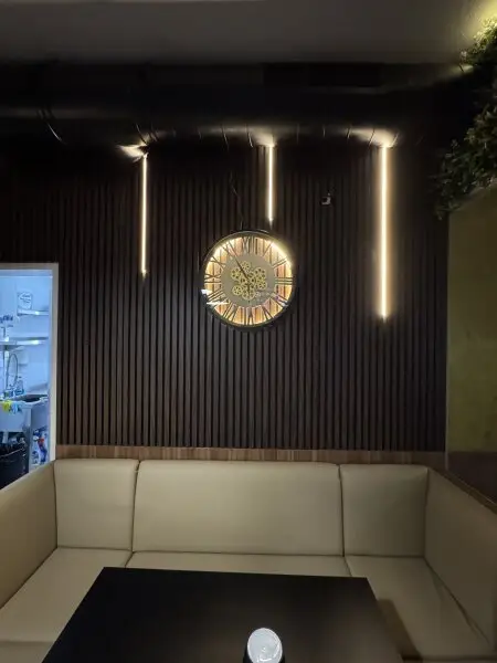 Anlagepaket mit 5 Geschäftslokale & 1 Wohnung – stabile Mieteinnahmen – attraktive Rendite 5,25%