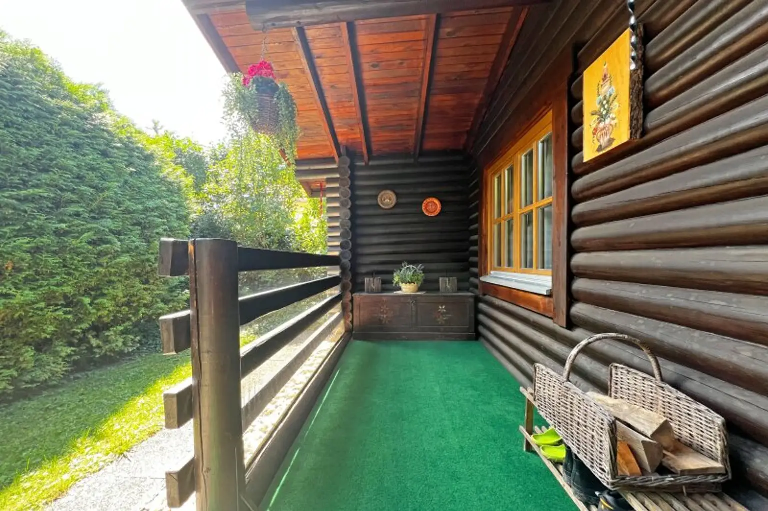 Gepflegtes Holzhaus auf ebenem Grundstück in ruhiger Lage im Ortskern
