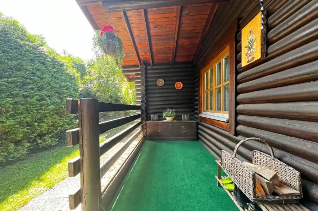 Gepflegtes Holzhaus auf ebenem Grundstück in ruhiger Lage im Ortskern