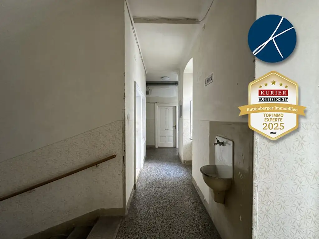 U1-Nähe: Mehrheitsanteil inkl. Rohdachboden mit Parkblick