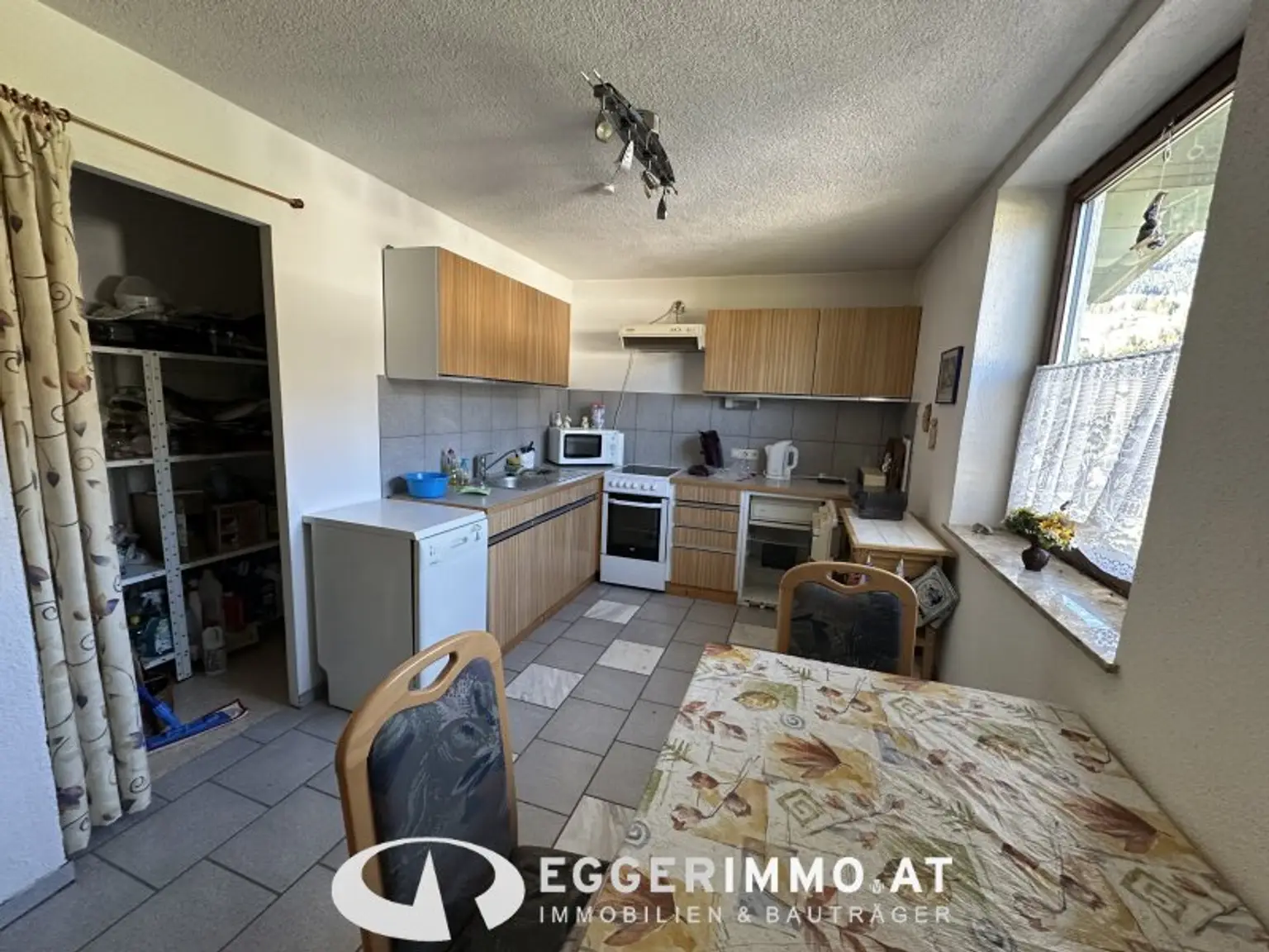 Niedernsill - Spacious 4-Room Apartment with Garden & Balcony for Sale in a Two-Party House