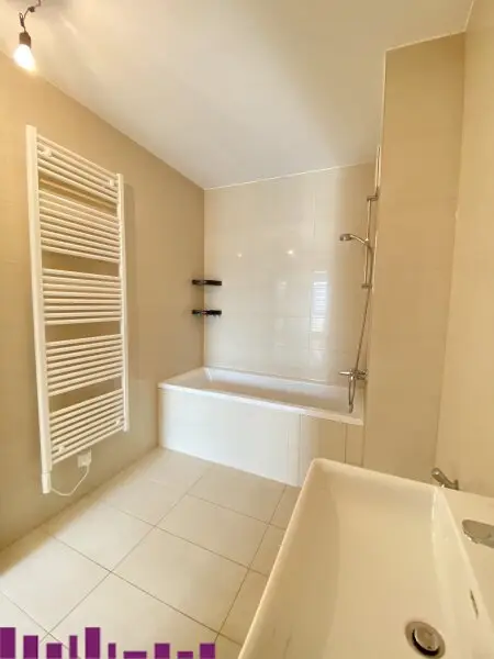 Großzügige 2 Zimmer mir riesiger Terrasse - hell und modern - super Lage!
