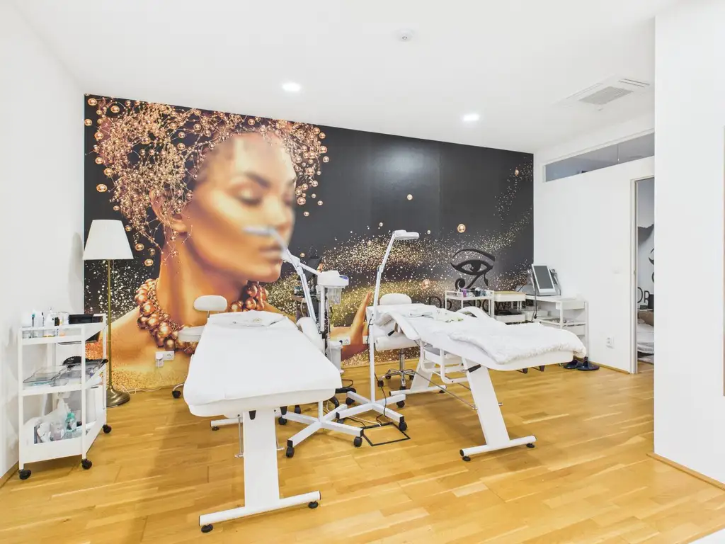 Lichtdurchflutete, luxuriöse Wohnung im Zentrum von Bruck/Leitha