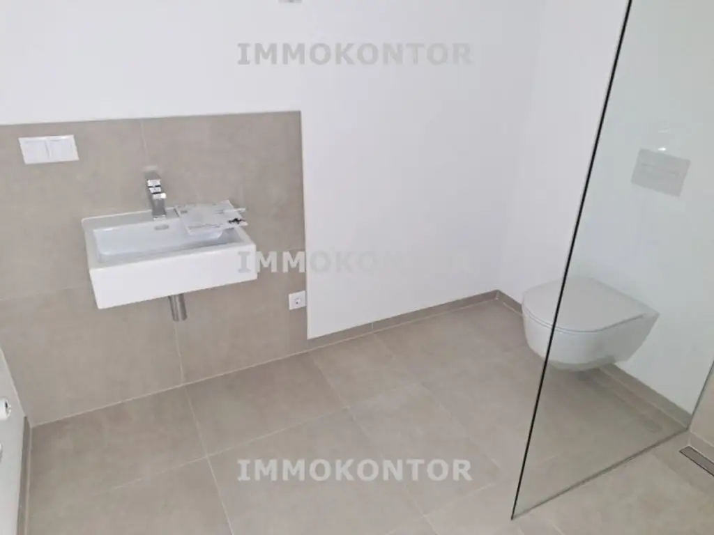 KOMPAKT mit Garten und Stellplatz