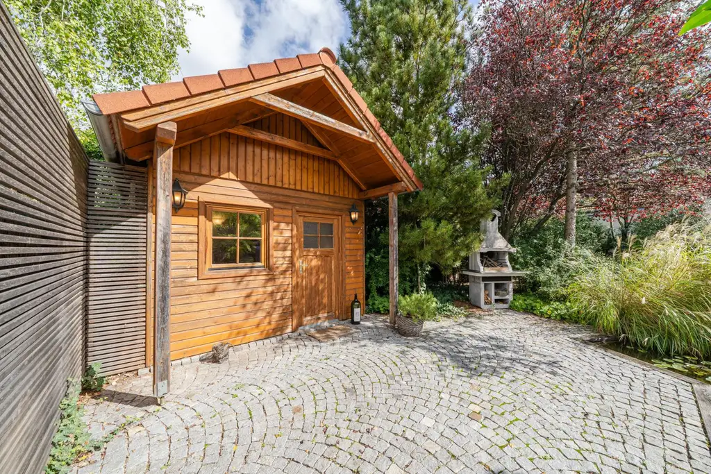 EIN HAUS MIT CHARAKTER! Einzigartiges Einfamilienhaus mit traumhaftem Garten, Garage und mehr!