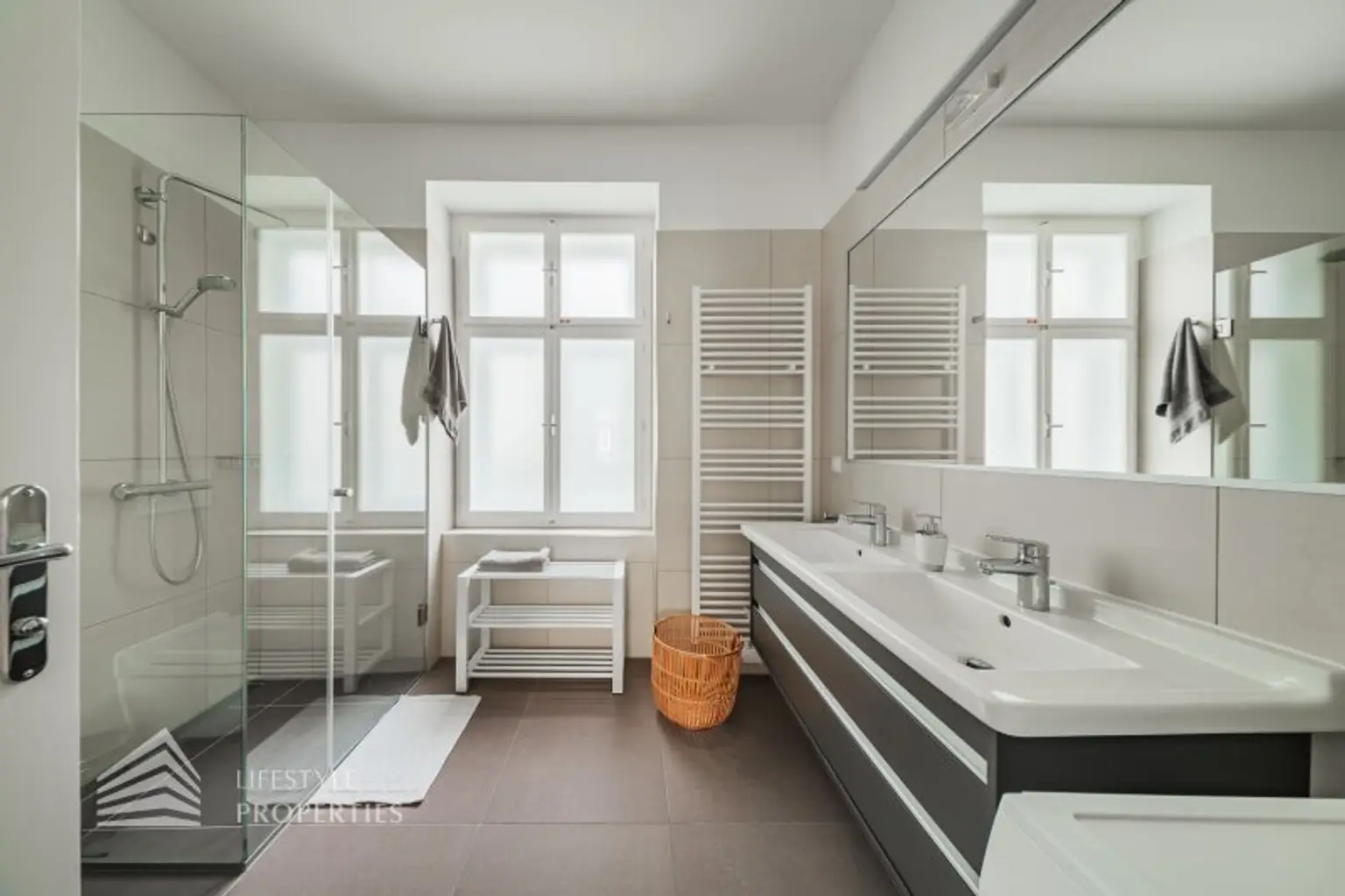 Exklusive 3-Zimmer-Eigentumswohnung mit Terrasse in ruhiger, zentraler Lage in Wien