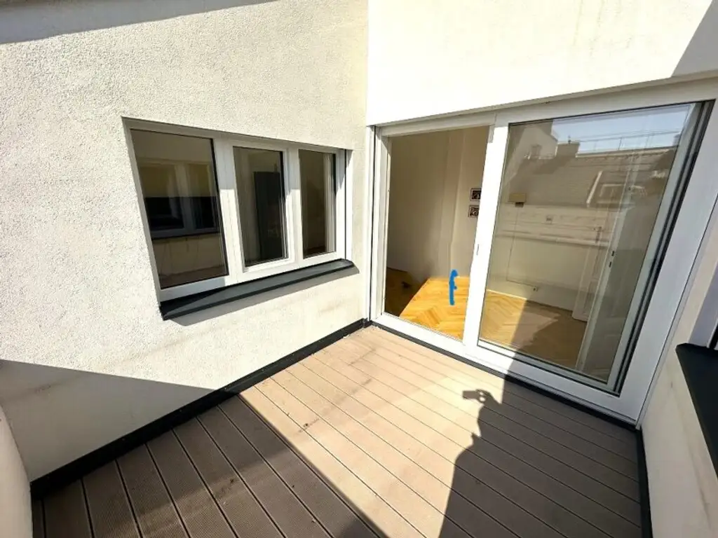 BÖRSE-NÄHE, klimatisiertes 98 m2 Dachgeschoss mit 9 m2 Terrasse, 3 Zimmer, Extraküche, 2 Bäder, Gonzagagasse