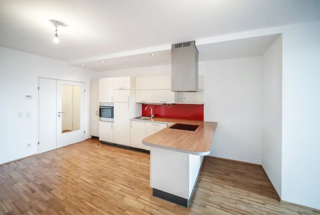 2-Zimmer-Wohnung mit Loggia auf der Mariahilfer Straße - bei U3/U6 Station Westbahnhof