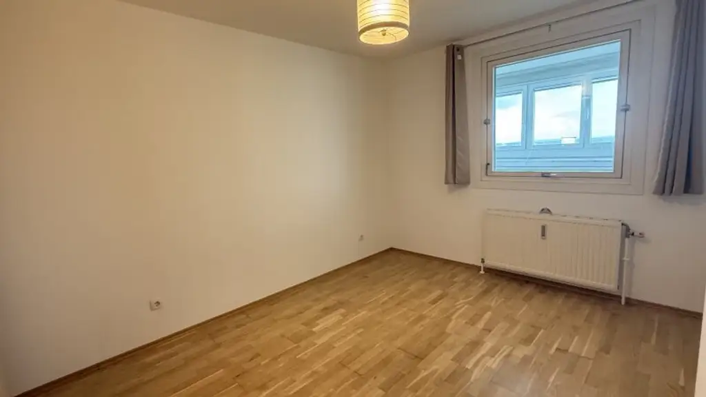 Teilmöblierte 3 Zimmer mit Klima und verglaster Loggia ***** spektakulärer Weitblick + optionaler Garagenstellplatz *****