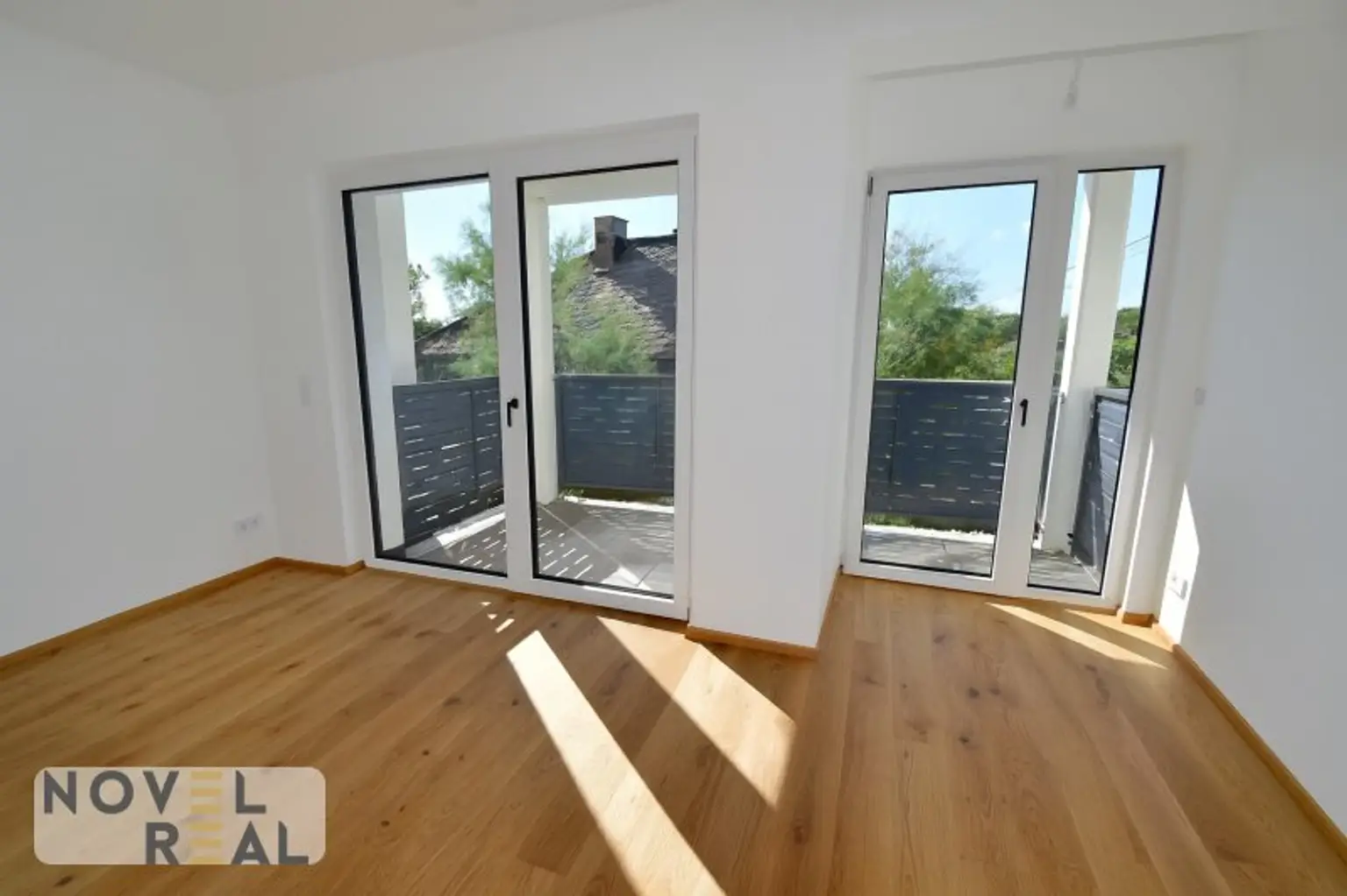 SCHLÜSSELFERTIGES ECKREIHENHAUS - 136 m² - ZIEGELMASSIV - AUF EIGENGRUND - UNVERBAUTER FERNBLICK