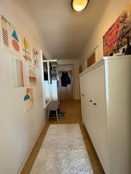Gut geschnittene 2-Zimmer-Wohnung mit kleinem Balkon - U-Bahn Nähe