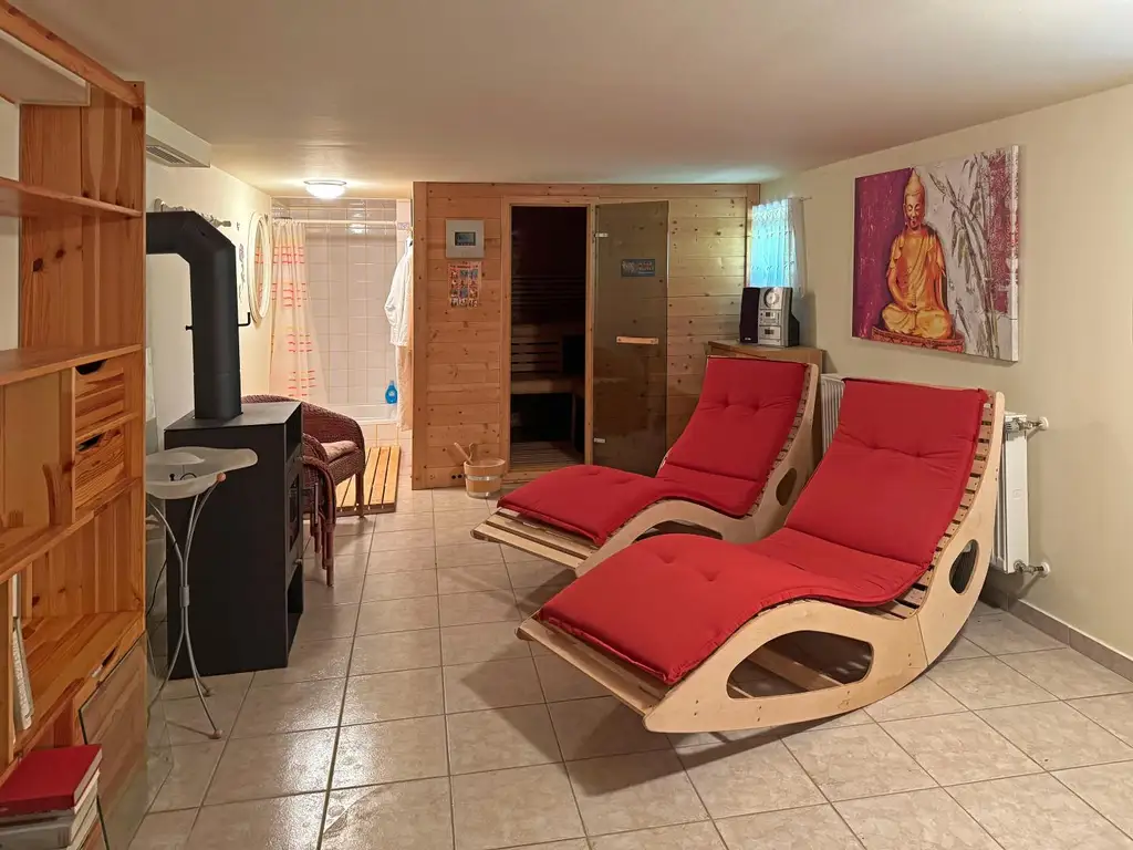 "Coole Liegenschaft - überdachtes Pool inklusive!"