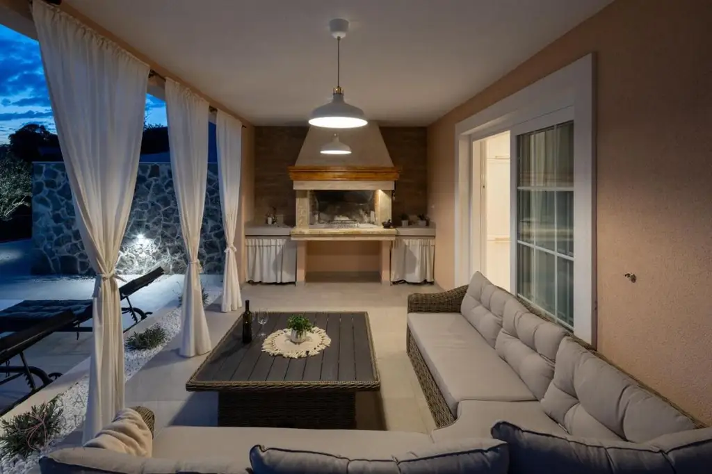 Stunning Home Razanj – Ihr mediterraner Rückzugsort mit Renditepotenzial