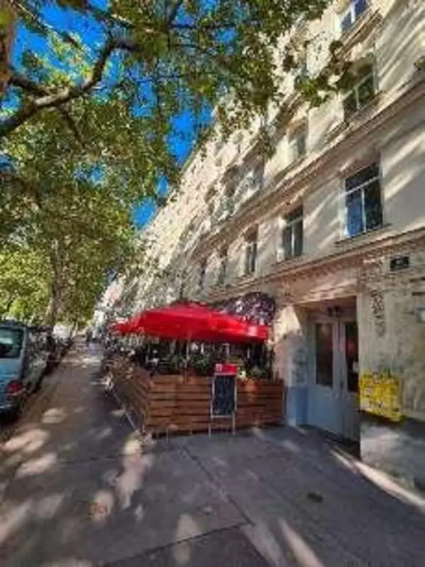 Großzügige, ruhige Altbauwohnung mit Gartenmitbenützung nähe Praterstern