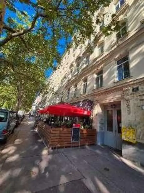 Großzügige, ruhige Altbauwohnung mit Gartenmitbenützung nähe Praterstern