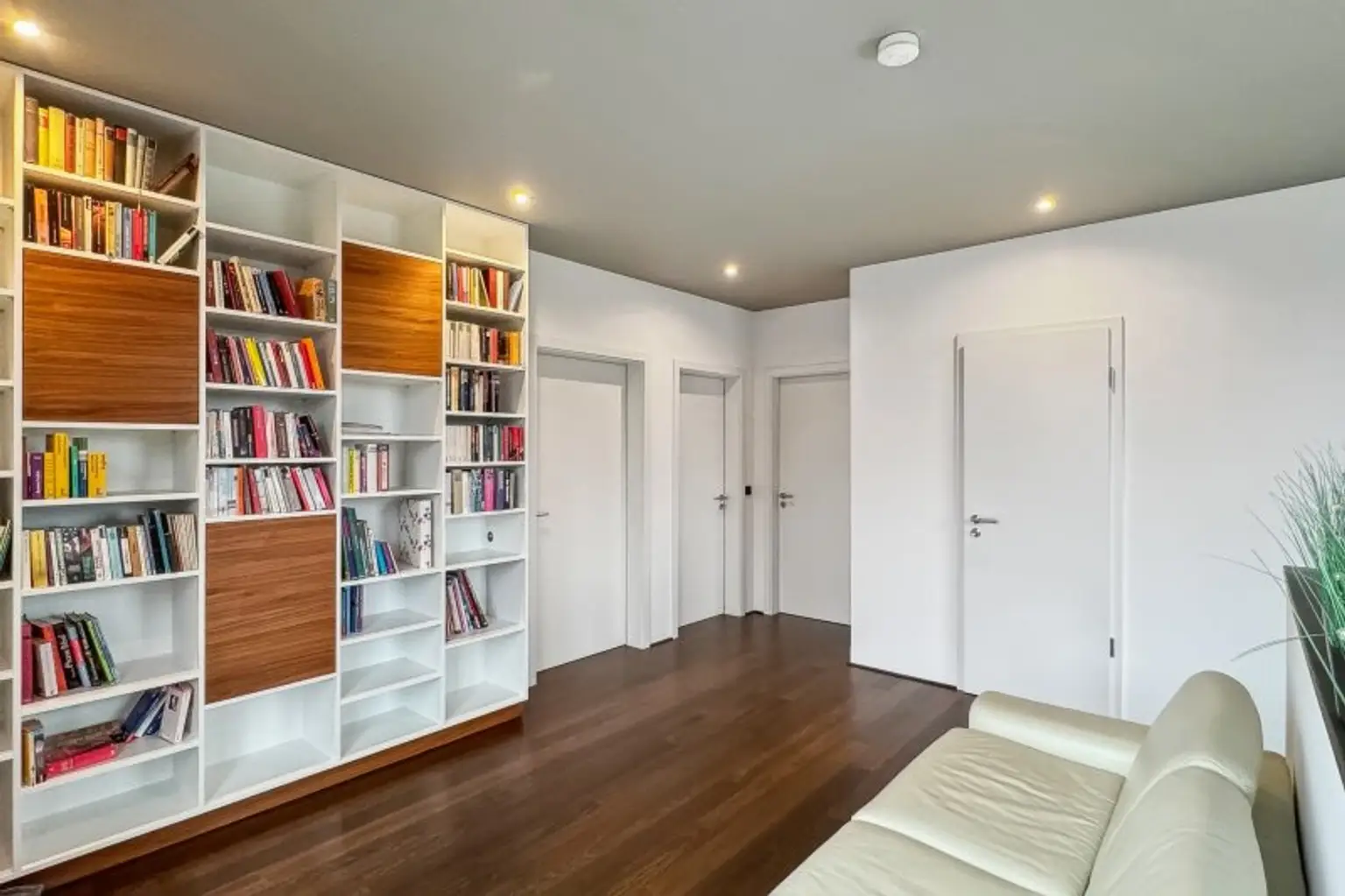 Exklusive Villa mit Indoor- & Outdoor-Pool, Smart-Home-Ausstattung und durchdachtem Raumkonzept