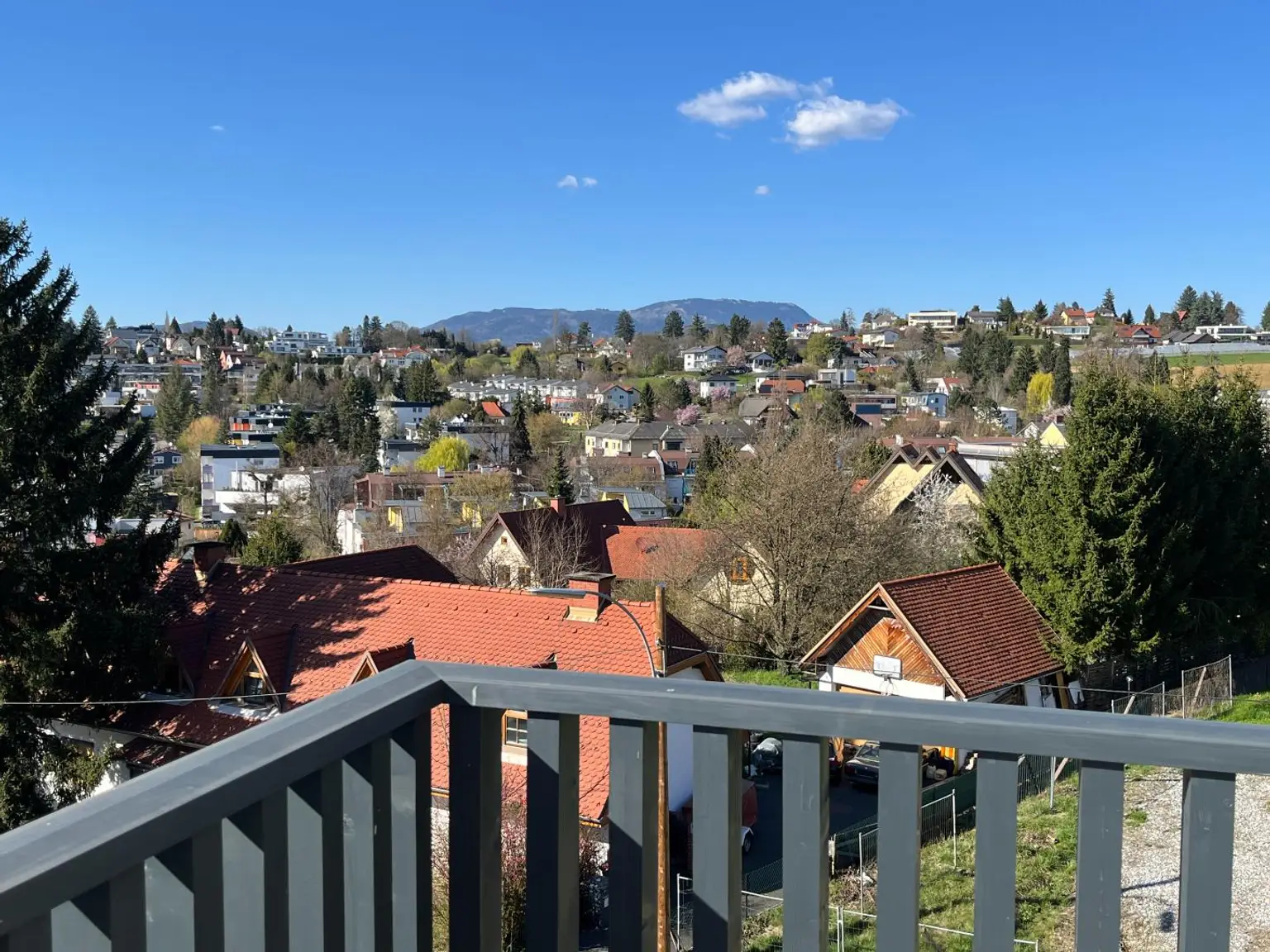 Erstbezug! stylische Penthouse Wohnung mit großer Terrasse und sensationellen Stadtblick in Waltendorf!