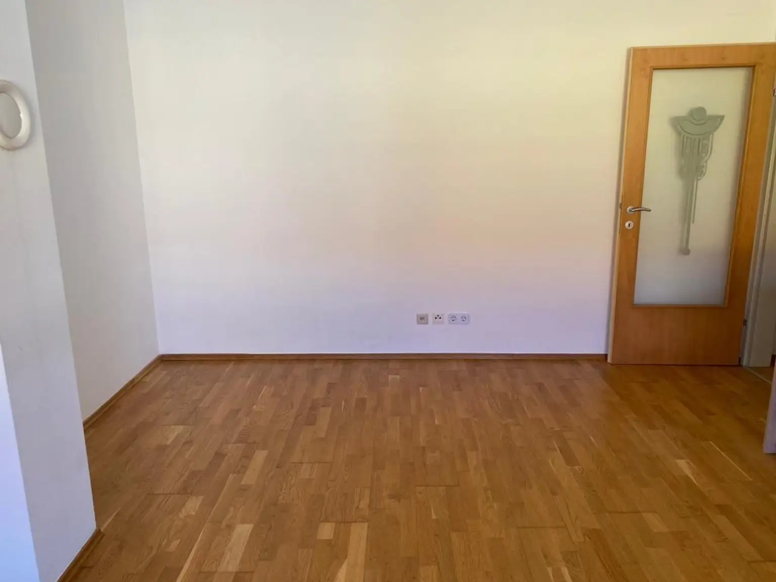 SOFORTBEZUG ,DREIZIMMERWOHNUNG MIT BALKON..! ! !
