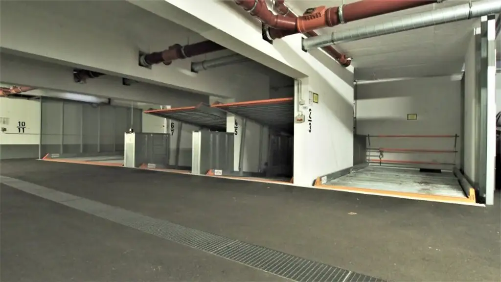 Moderner Stapelparkplatz in der Gersthoferstraße!