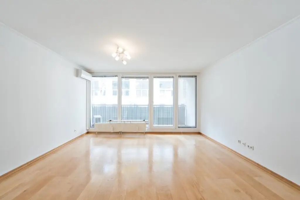 Moderne 2,5-Zimmer-Wohnung mit Balkon, Klimaanlage & hervorragender Anbindung