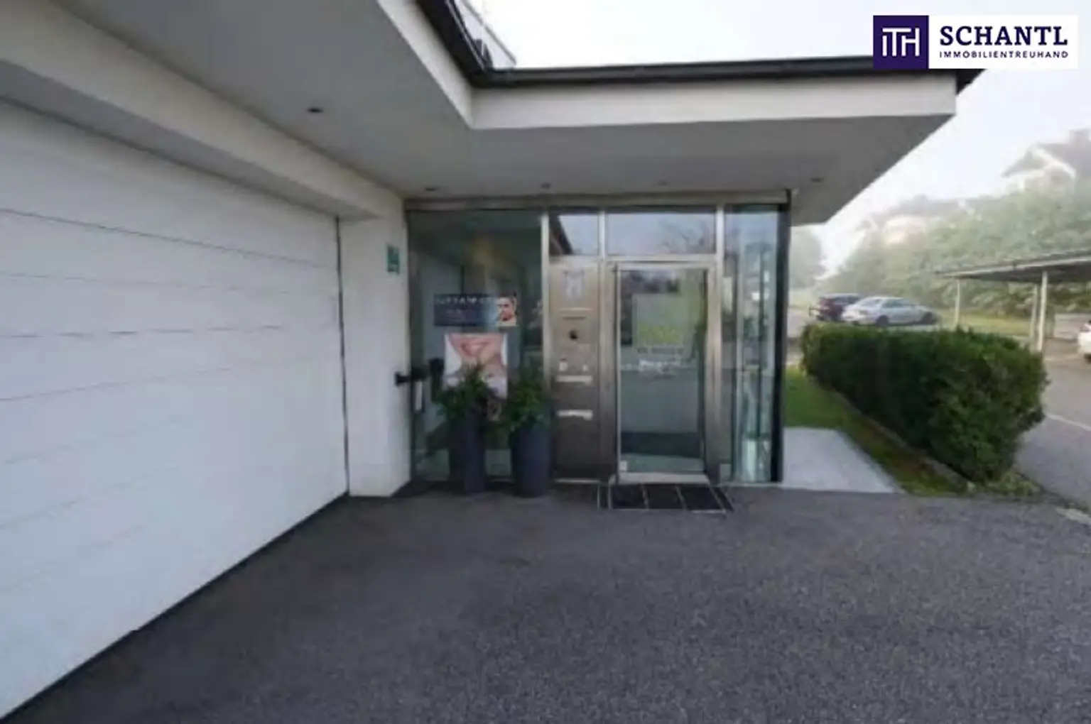 TOP Anlageobjekt in Feldkirchen bei Graz! Modernes Wohn- und Ordinationshaus mit Zahnarztpraxis im Erdgeschoss und großzügiger Mietwohnung im Obergeschoss!