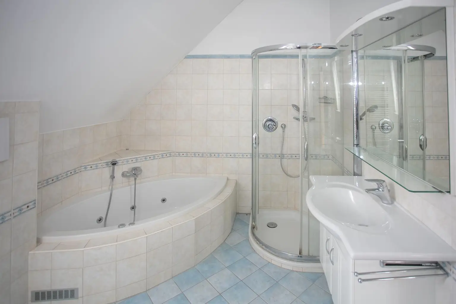 OG_Badezimmer Ansicht 1